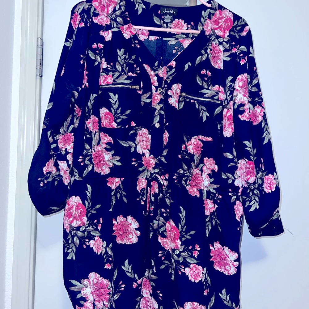 Blouse used a handful of times. Comfy and lite weight.